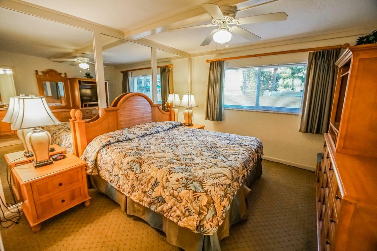 Coral Reef Resort Сант Пит Бич Экстерьер фото